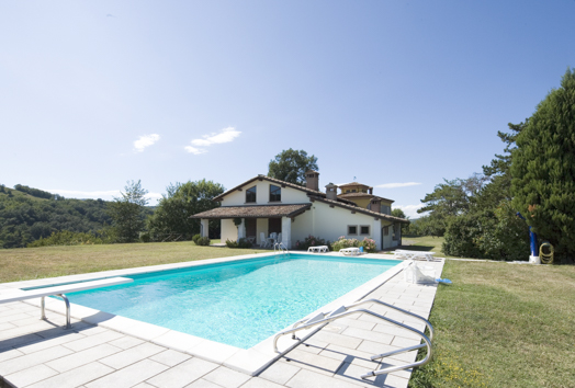 Pavimentazione bordo piscina in granito Rosa Limbara (Sardegna)