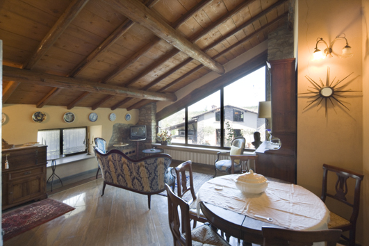 Pavimento interno appartamenti rustici in marmo Travertino Classico (Lazio)