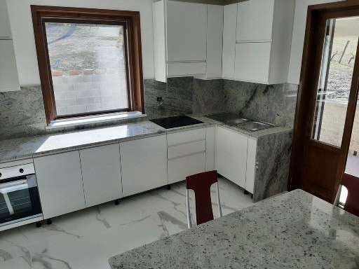 Top cucina in Kashmir White