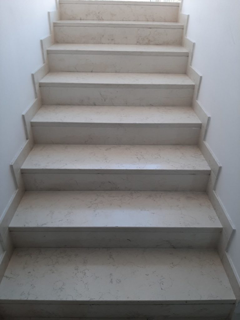 Scala interna in Perlino Bianco spazzolato